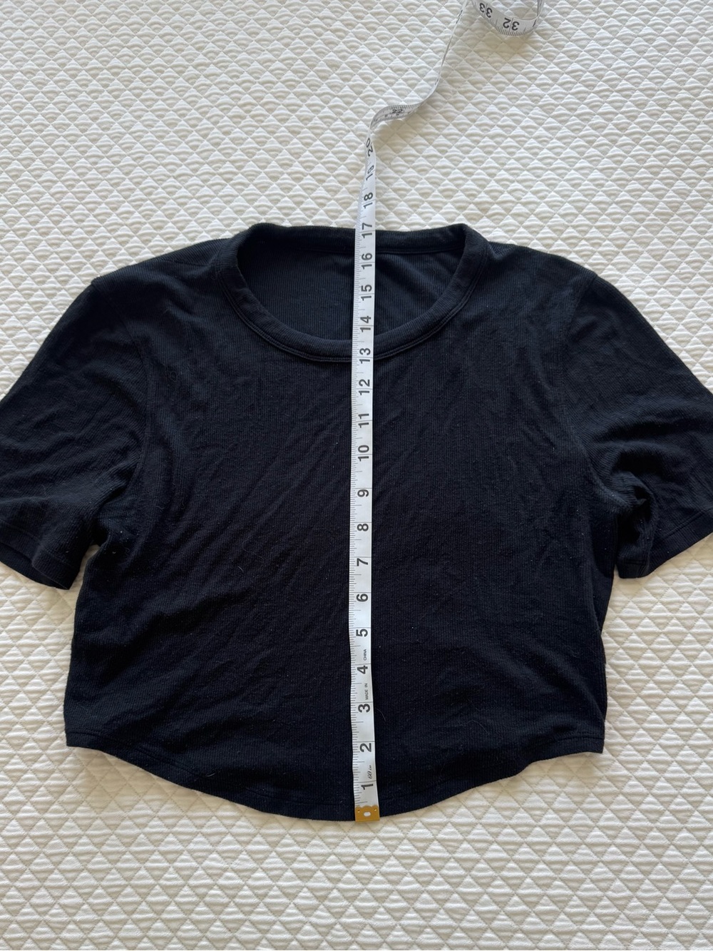 lululemon athletica Black Short Sleeve Crop Top - Picture 2 of 3